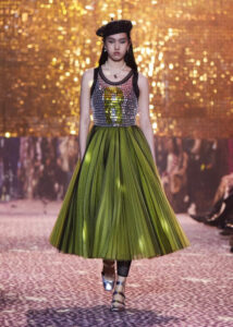 Dior lleva a Shanghái el “See-now, Buy-now” con aires   disco
