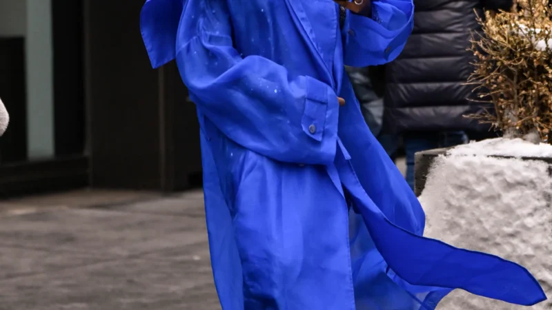 Azul eléctrico: este es el color que lo está tiñendo todo en 2025