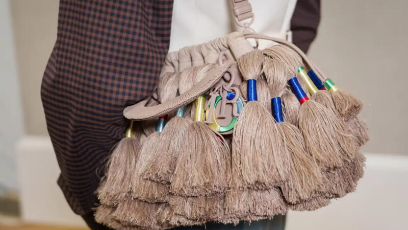 Los bolsos de Dior o cómo leer entre líneas la narrativa de Jonathan Anderson